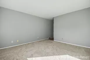 6028 Gleneagle Dr, Hudsonville, MI 49426 - Photo 10