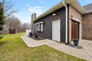 531 Foxmoor Dr, Plainwell, MI 49080 - Photo 4