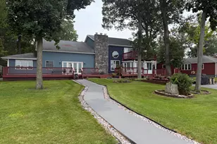 2454 Oakwood Dr, Hillsdale, MI 49242 - Photo 2