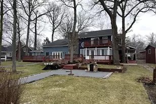 2454 Oakwood Dr, Hillsdale, MI 49242 - Photo 2