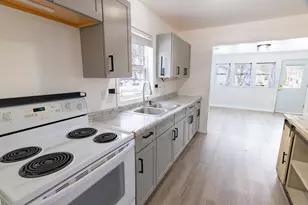 339 N Marshall Ave, Marshall, MI 49068 - Photo 8