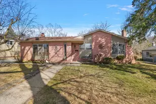 764 Manor Dr, Milford, MI 48381 - Photo 2