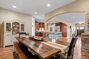 564 Blackstone St, Holland, MI 49423 - Photo 4