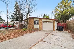 413 Forest St, Westland, MI 48186 - Photo 2