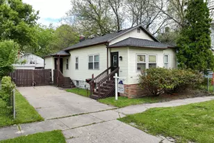 909 N Granger St, Saginaw, MI 48602 - Photo 2