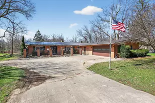 70506 Sunrise Dr, Edwardsburg, MI 49112 - Photo 2