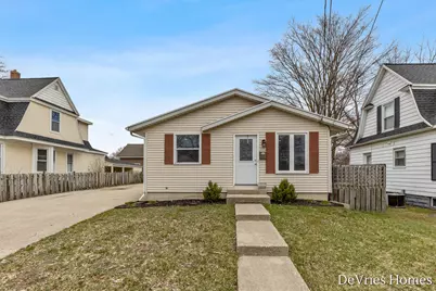 119 W McKinley Avenue, Zeeland, MI 49464 - Photo 2