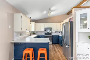 3829 Black Creek Dr, Hudsonville, MI 49426 - Photo 8