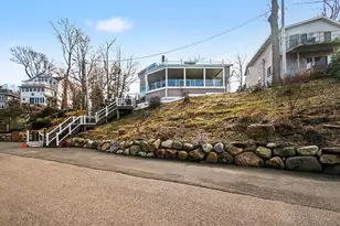 26 Edwards Ave, Grand Haven, MI 49417 - Photo 2