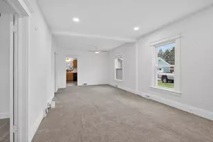 329 E Coler St, Jackson, MI 49203 - Photo 6