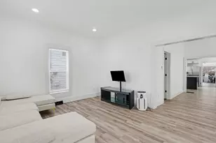 239 E Isabella Ave, Muskegon, MI 49442 - Photo 6