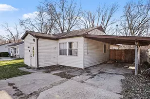 925 Forest Park Ave, Watervliet, MI 49098 - Photo 2