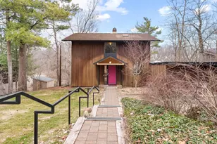 374 Hilldale Dr, Ann Arbor, MI 48105 - Photo 2