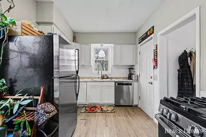 17 Vandine Place NE, Grand Rapids, MI 49503 - Photo 6