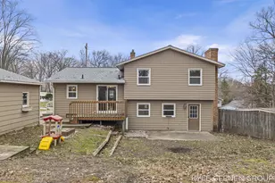 2226 Greenview Dr SW, Wyoming, MI 49519 - Photo 10