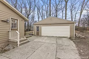 2226 Greenview Dr SW, Wyoming, MI 49519 - Photo 40