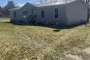 44 E Howard St, Grand Junction, MI 49056 - Photo 2