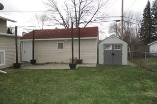 1604 Peggy Pl, Lansing, MI 48910 - Photo 4