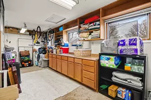 260 Kenyon Dr, Troy, MI 48083 - Photo 32