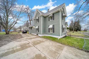 826 Carl Breeding Wy, Jackson, MI 49203 - Photo 2