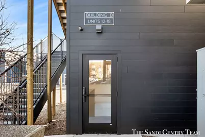 300 Washington Avenue #Unit 16, Grand Haven, MI 49417 - Photo 2