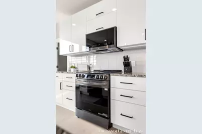 300 Washington Avenue #Unit 16, Grand Haven, MI 49417 - Photo 14