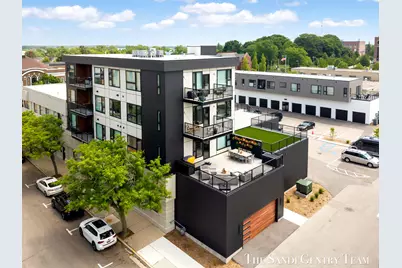 300 Washington Avenue #Unit 16, Grand Haven, MI 49417 - Photo 2