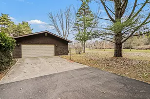 50507 Pleasant St, Dowagiac, MI 49047 - Photo 2