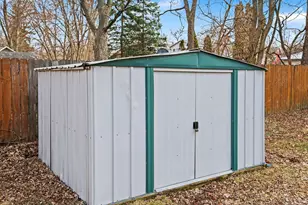 431 Orange St, Jackson, MI 49202 - Photo 12