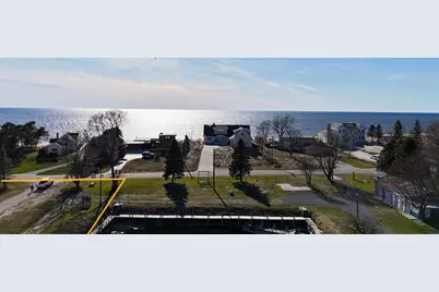 846 S Lakeshore Drive #3, Ludington, MI 49431 - Photo 1