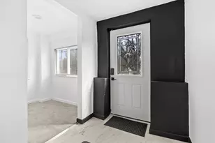 365 Kendall St N, Battle Creek, MI 49037 - Photo 2