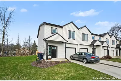 392 Harbor Town Court #4, Holland, MI 49423 - Photo 2