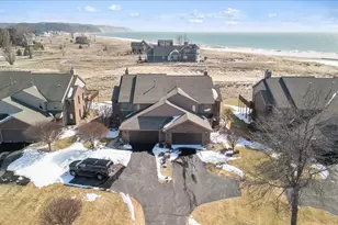 176 Harbor Dr, Ludington, MI 49431 - Photo 1