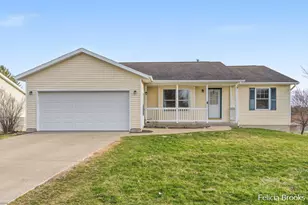 614 E Charles St, Hastings, MI 49058 - Photo 2