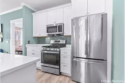 2368 Watertown Way NE, Grand Rapids, MI 49505 - Photo 10