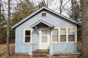 48 S Kenwood St, Muskegon, MI 49442 - Photo 1