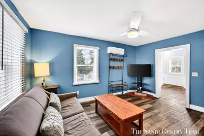 209 Clinton Avenue, Grand Haven, MI 49417 - Photo 18