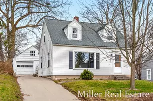 227 W Benson St, Hastings, MI 49058 - Photo 2