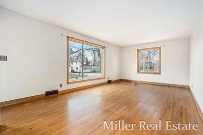 227 W Benson Street, Hastings, MI 49058 - Photo 10