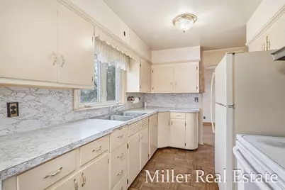 227 W Benson Street, Hastings, MI 49058 - Photo 6