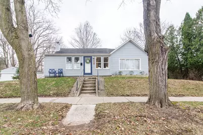 553 W Middle Street, Chelsea, MI 48118 - Photo 2