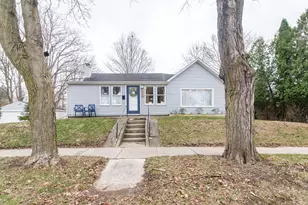 553 W Middle St, Chelsea, MI 48118 - Photo 2