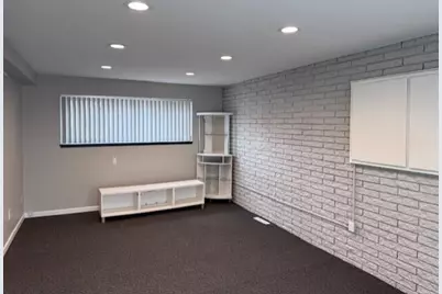 29623 Northwestern Highway #7, Southfield, MI 48034 - Photo 2