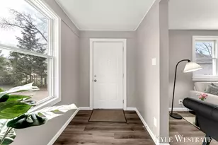 489 W 23rd St, Holland, MI 49423 - Photo 4