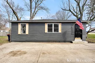 489 W 23rd St, Holland, MI 49423 - Photo 2