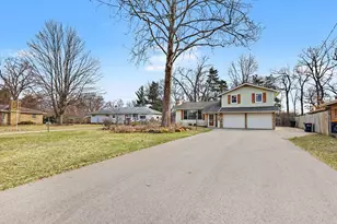 3256 Dorais Dr NE, Grand Rapids, MI 49525 - Photo 4