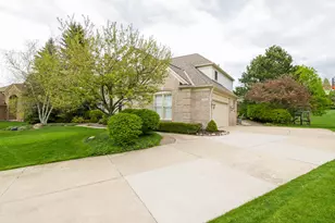 4949 Lexington Ct, Rochester, MI 48306 - Photo 2