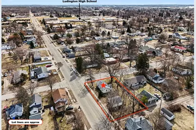 306 E Tinkham Avenue, Ludington, MI 49431 - Photo 6