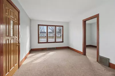 306 E Tinkham Avenue, Ludington, MI 49431 - Photo 8