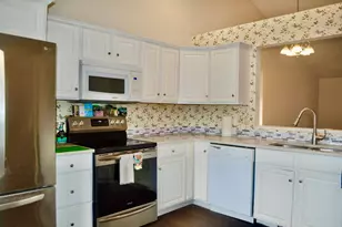 3217 Westbury Ct, Holland, MI 49424 - Photo 2